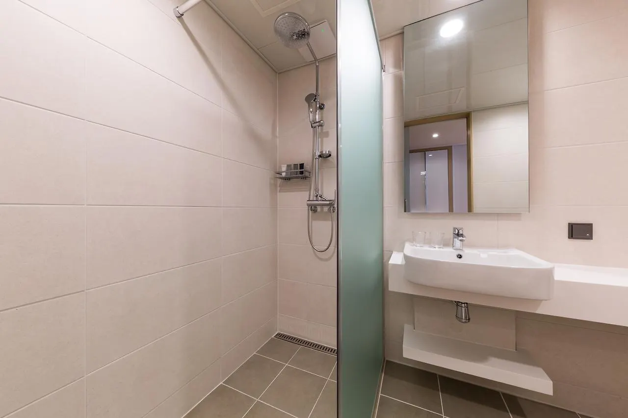 Days Hotel & Suites By Wyndham Incheon Airport 4*,